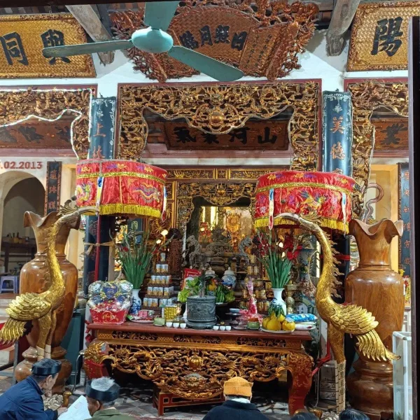 ban thờ công đồng trong đình cũ (khi chưa được di tích đầu tư xd lại đình) 